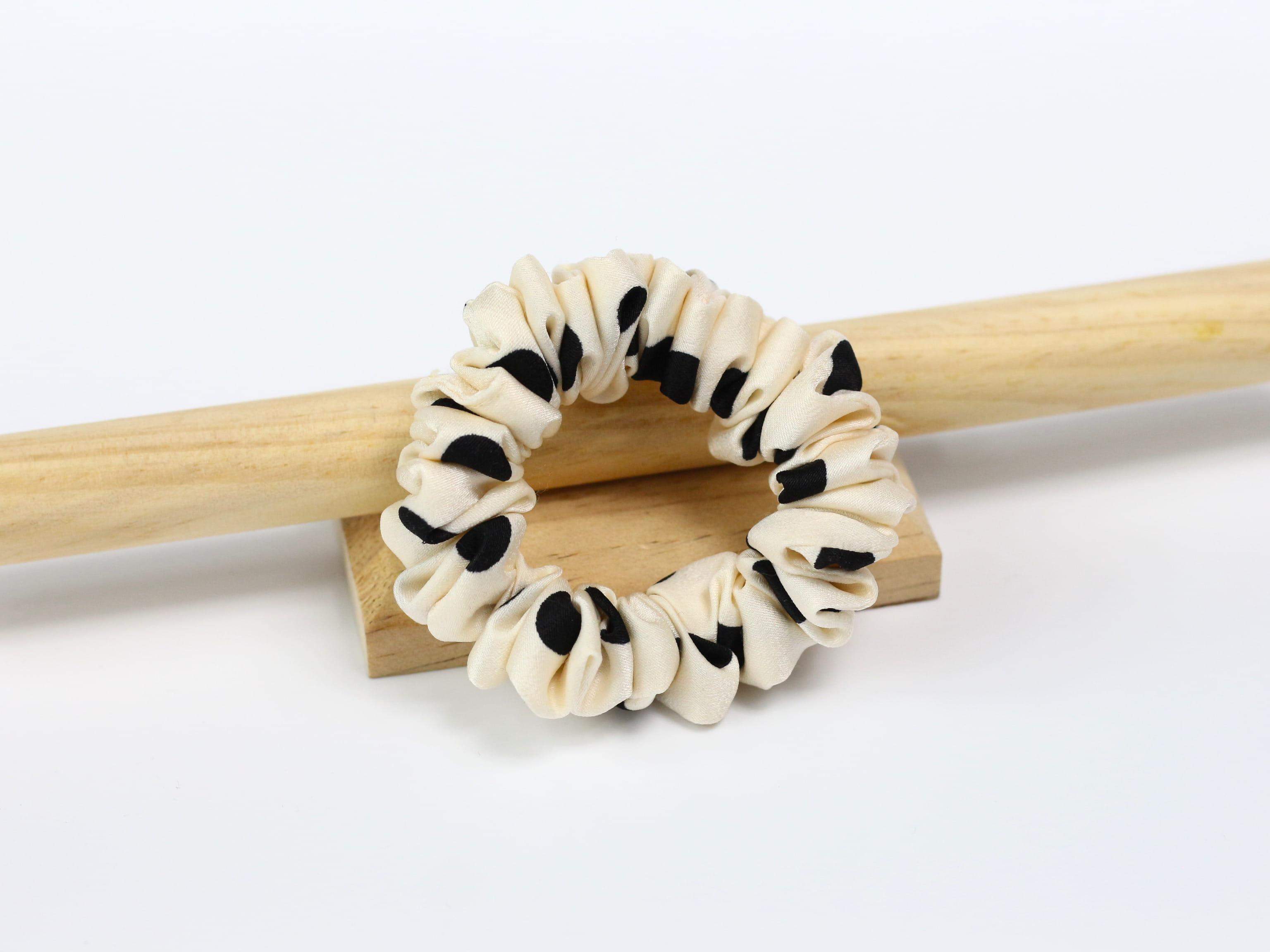 Scrunchie MINI - ecru w grochy