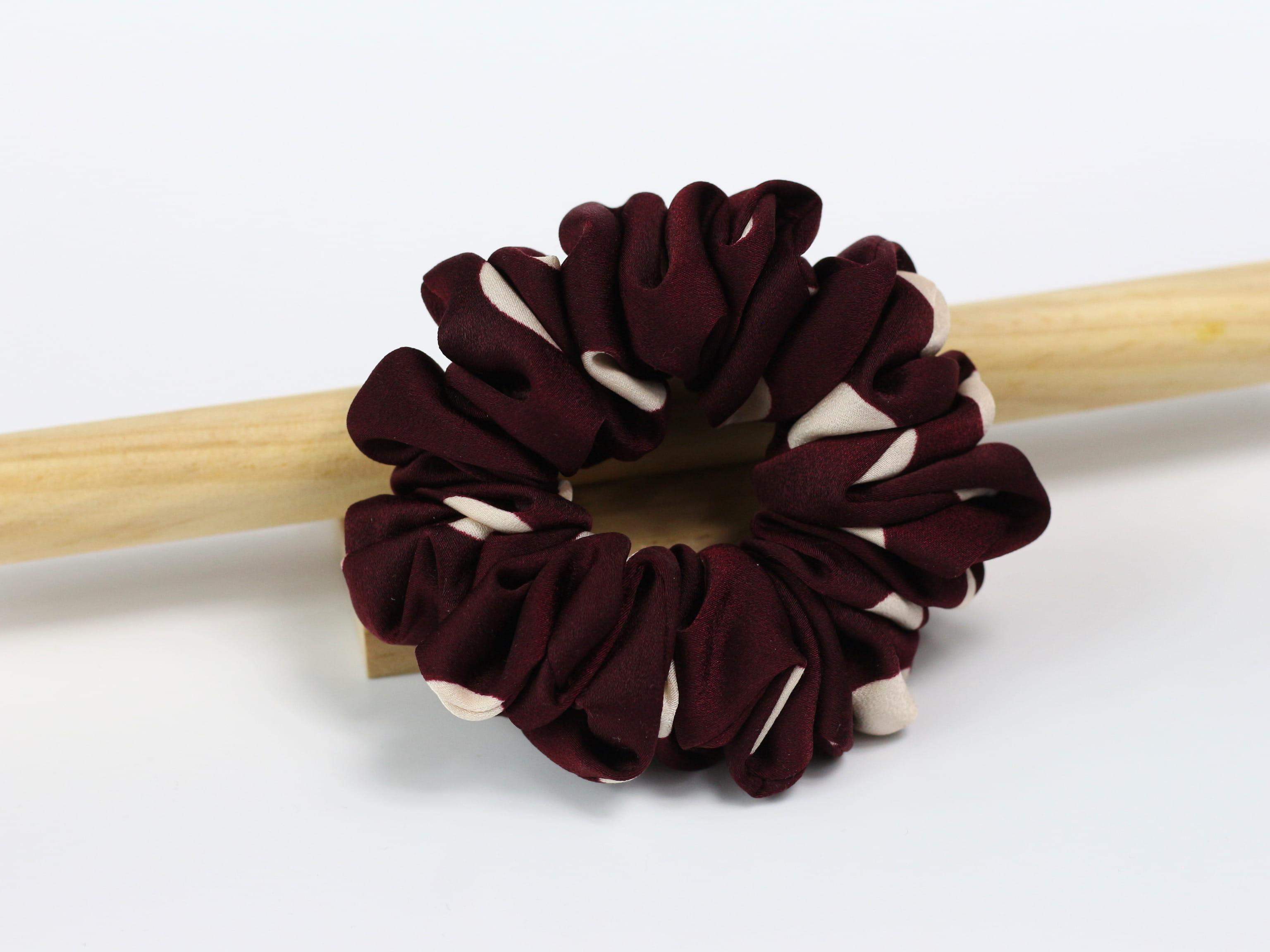 Scrunchie CLASSIC - bordowa w grochy
