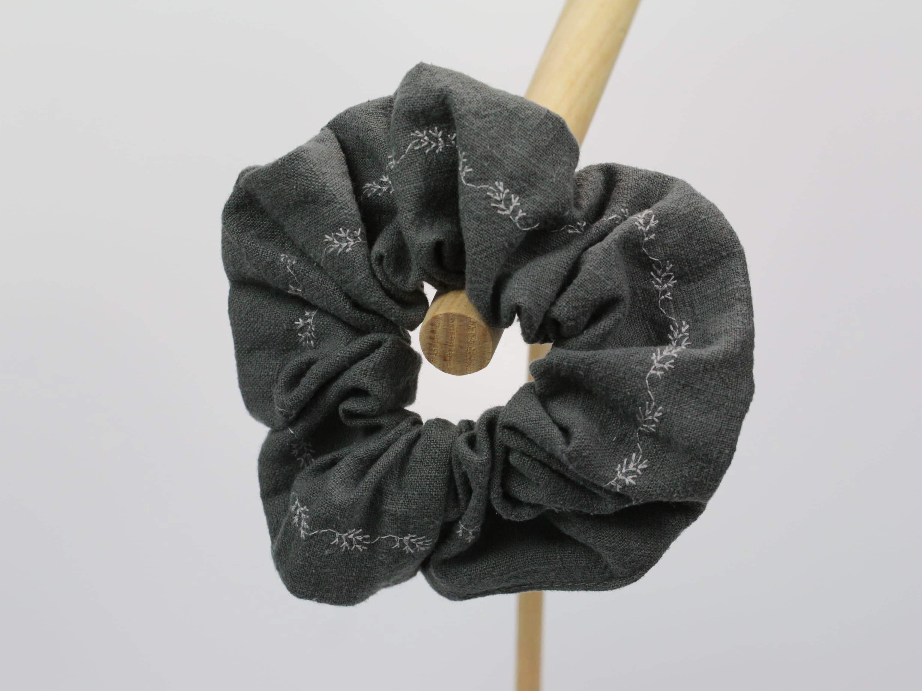 Scrunchie LARGE - haftowana - 100% len