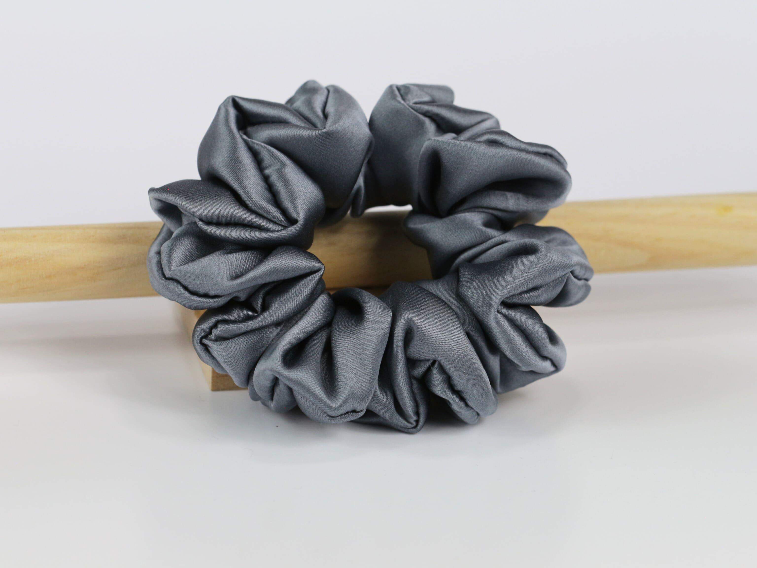 Jedwabna scrunchie MEDIUM - stal