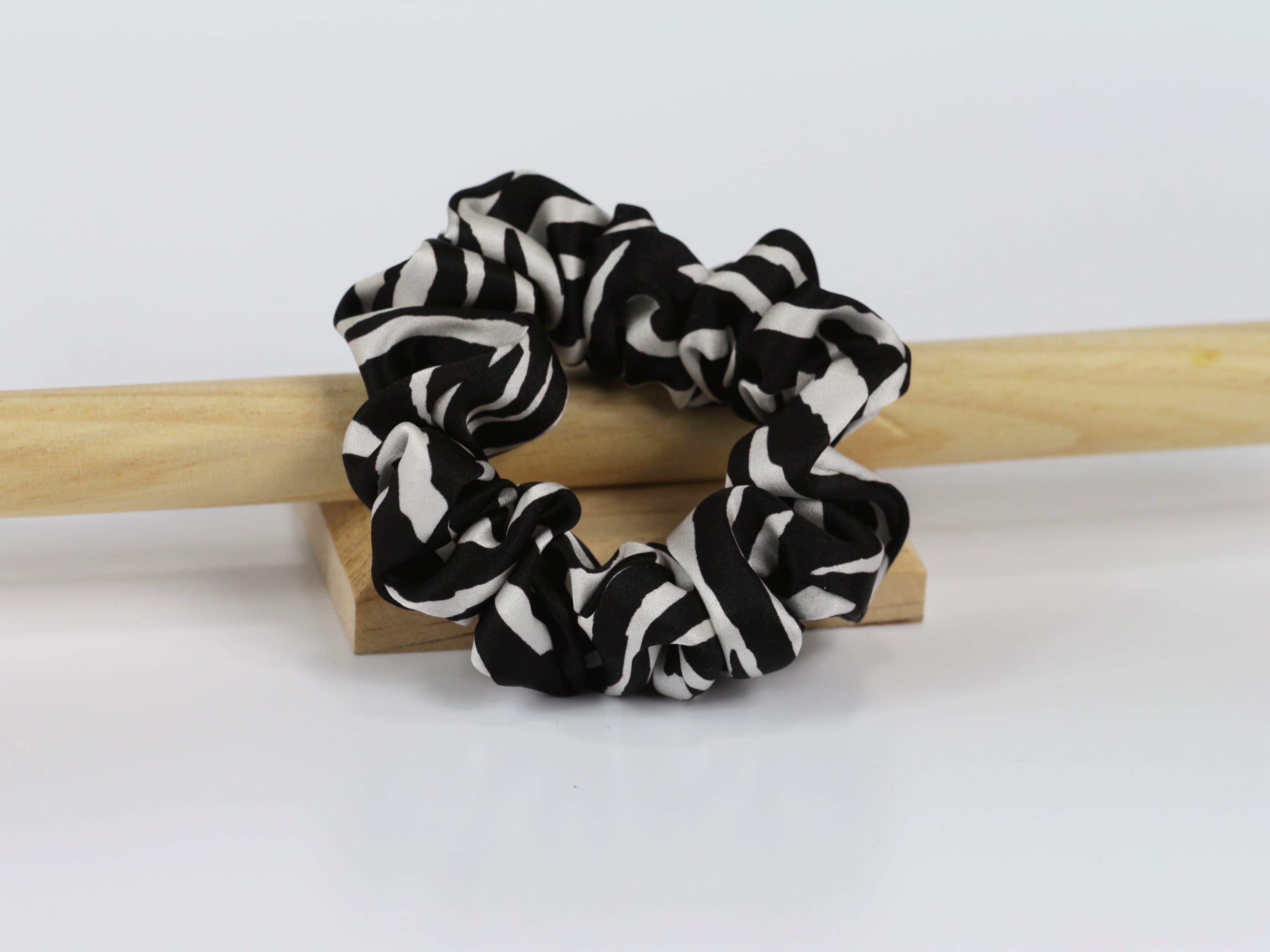 Jedwabna scrunchie SMALL - zebra