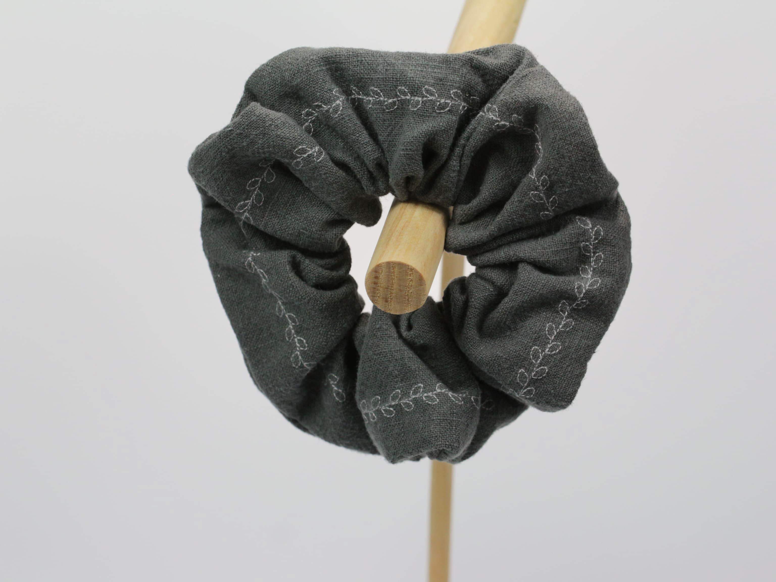 Scrunchie LARGE - haftowana - 100% len