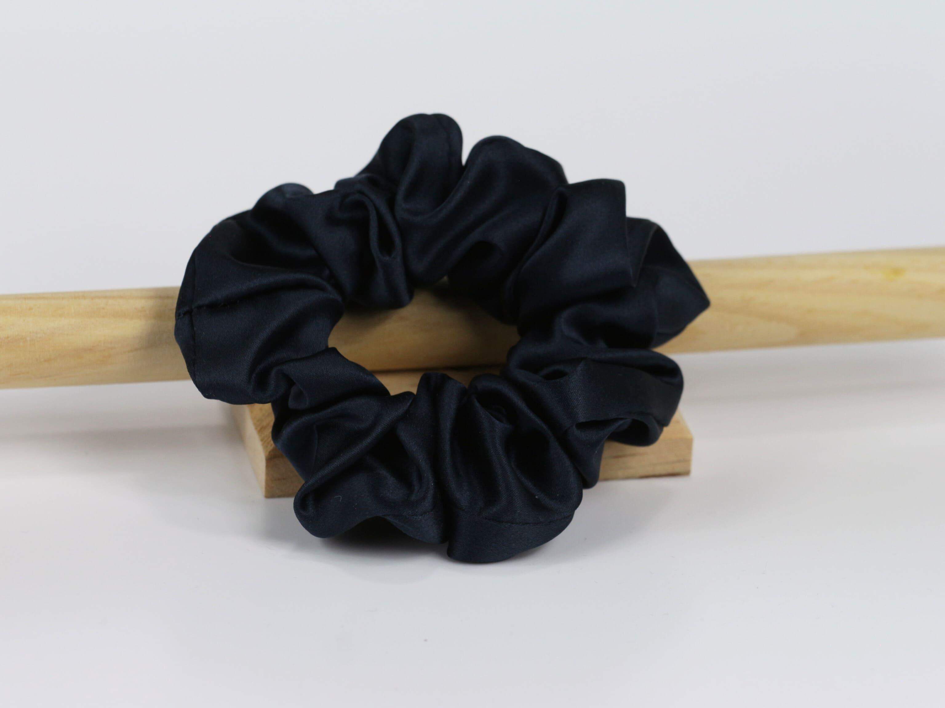 Jedwabna scrunchie MEDIUM - głęboki granat