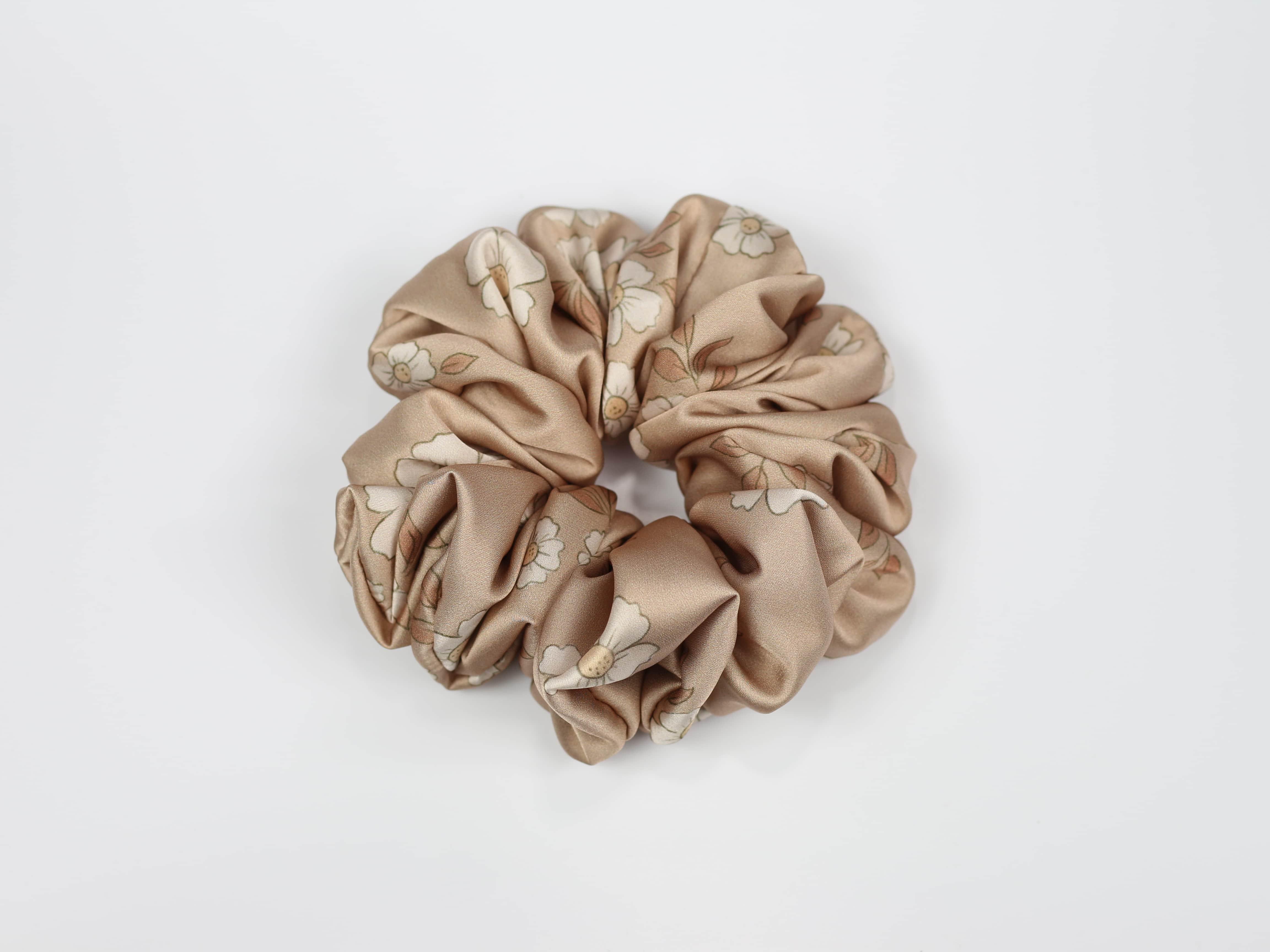 Scrunchie MAXI - kwiaty na beżowym tle