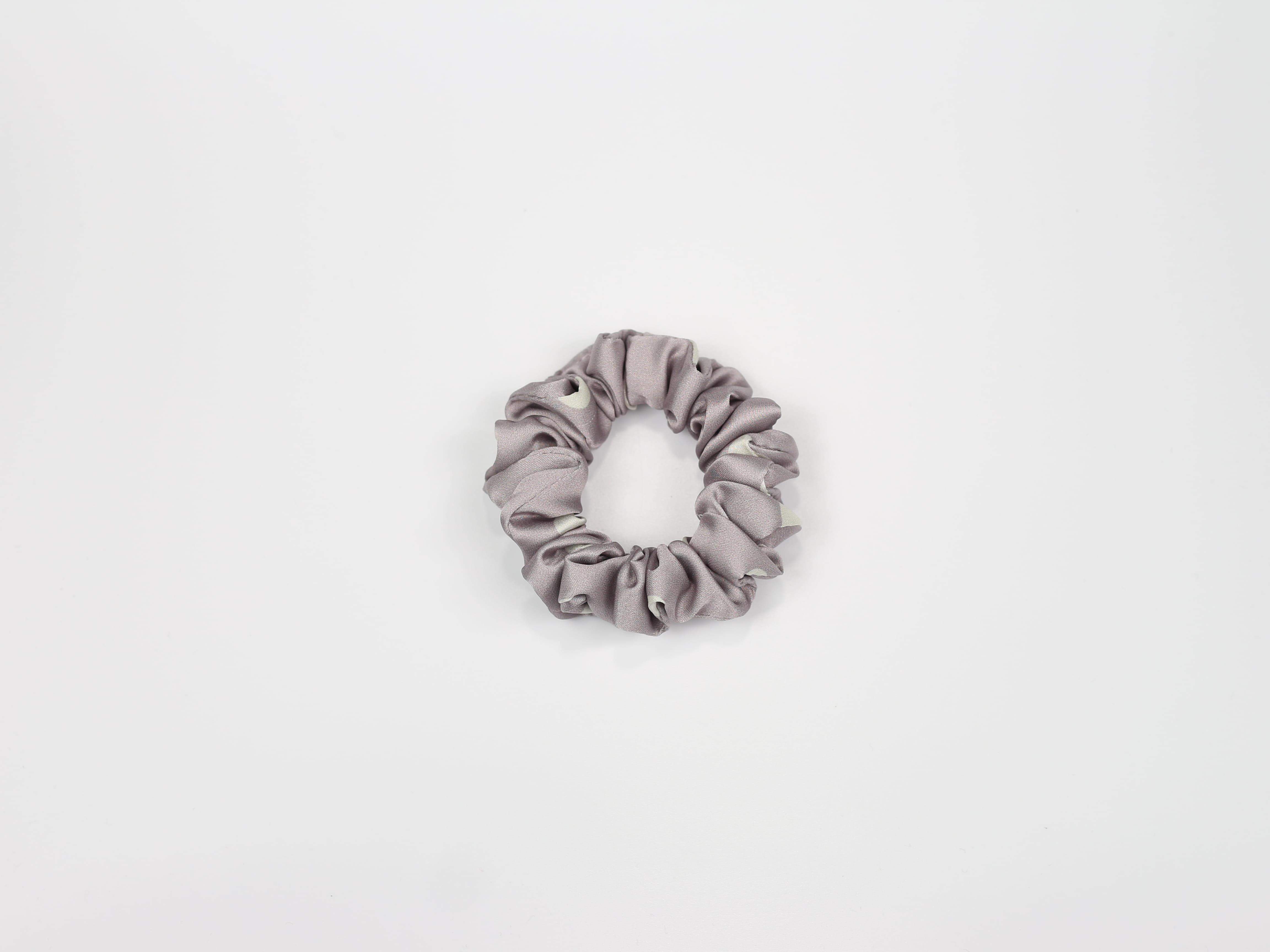 Scrunchie MINI - groszki na wrzosowym tle