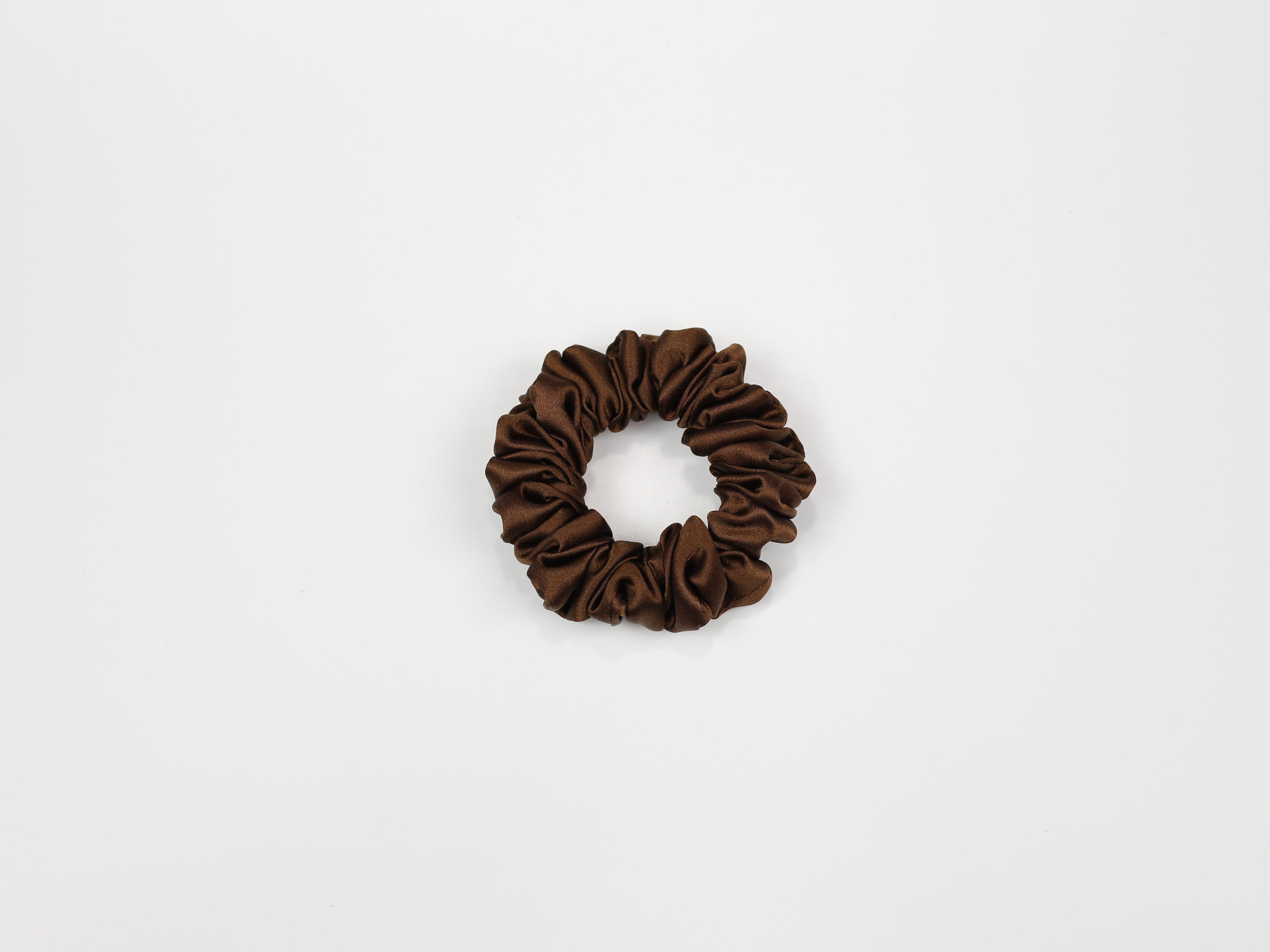 Jedwabna scrunchie MINI - brązowa